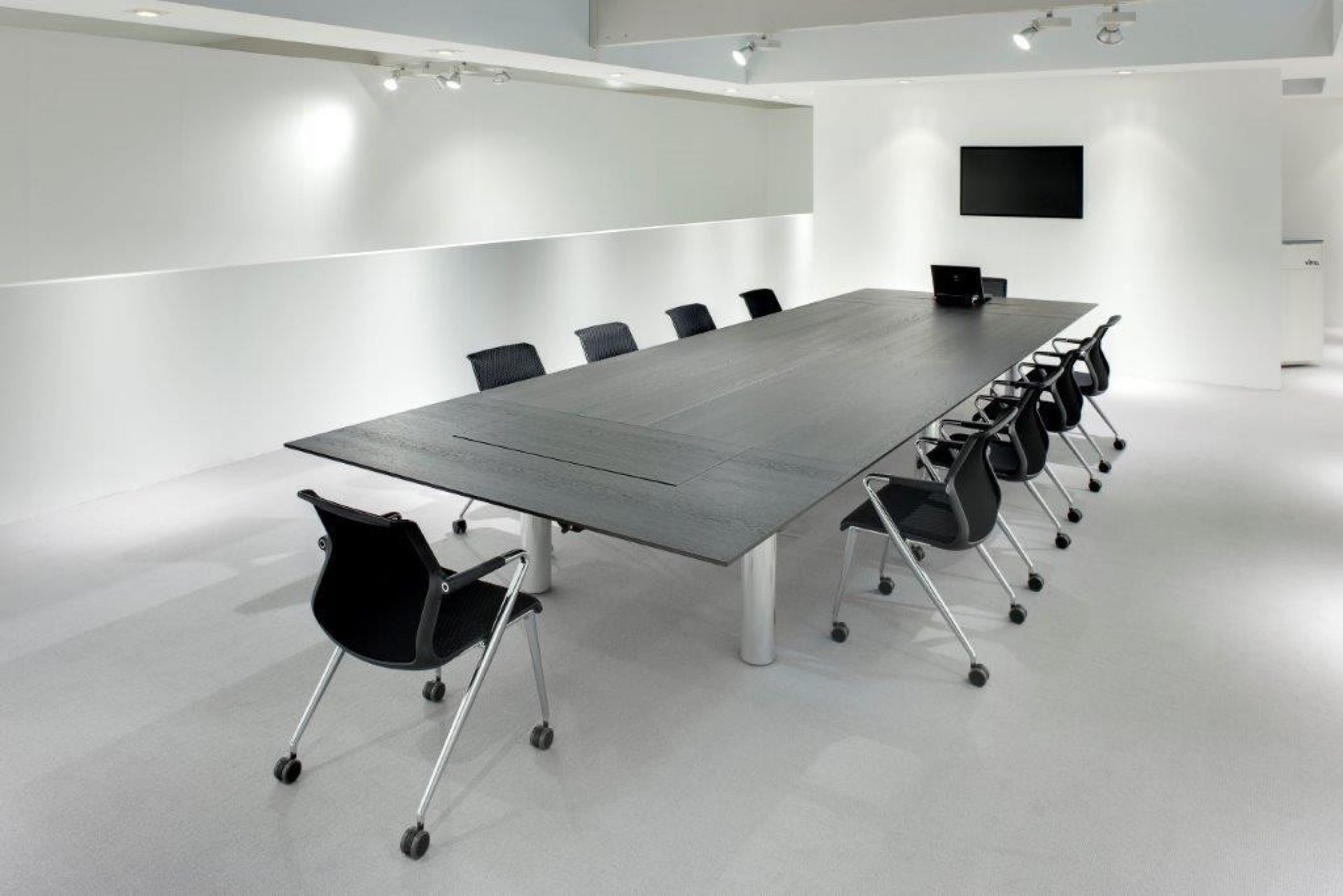 Unix Chair Four leg Chair with Roll Vitra